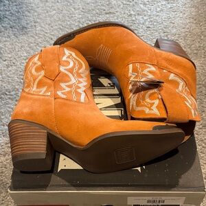 Orange Rough Out Shortie Dino Joyride boot